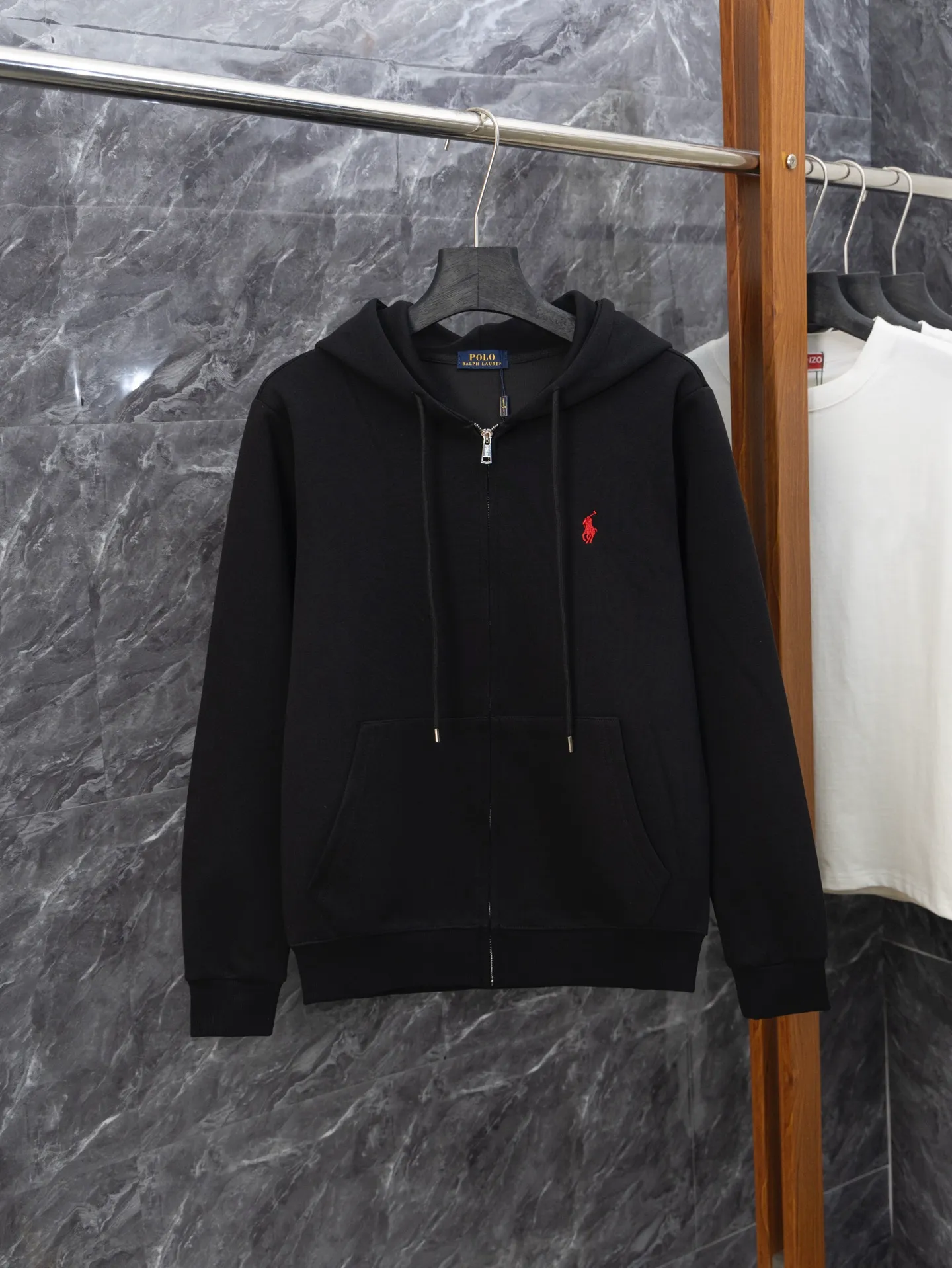 P250 Model No. J0135 Ralph Lauren classic pony embroidered hooded jacket, using 440 grams of air layer, clear line routing, original order customization 1:1, smooth and delicate lines, better hand feel, not easy to deform, not easy to shrink, not easy to fade, maintain long-lasting beauty, color, black, navy, size S-XL